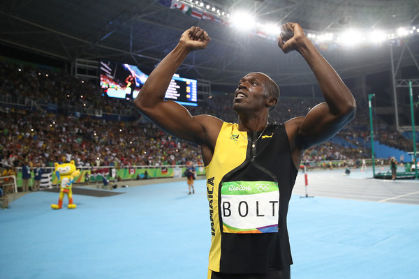 Lietajúci Usain Bolt zaknihoval na stovke ako prvý v histórii zlatý hetrik