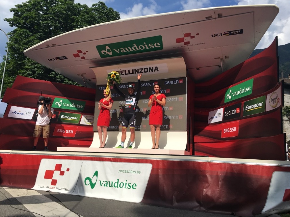 Okolo Švajčiarska 9. etapa: Individuálnu časovku najrýchlejšie pokoril domáci Stefan Küng, Peter Sagan vyhral čierny dres historický siedmykrát