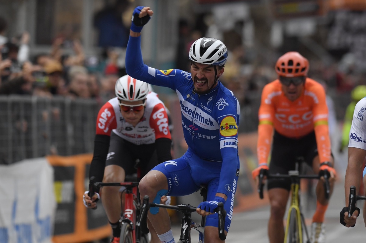 Tirreno – Adriatico 6. etapa: V hromadnom špurte triumfoval Julian Alaphilippe, Peter Sagan v top 5