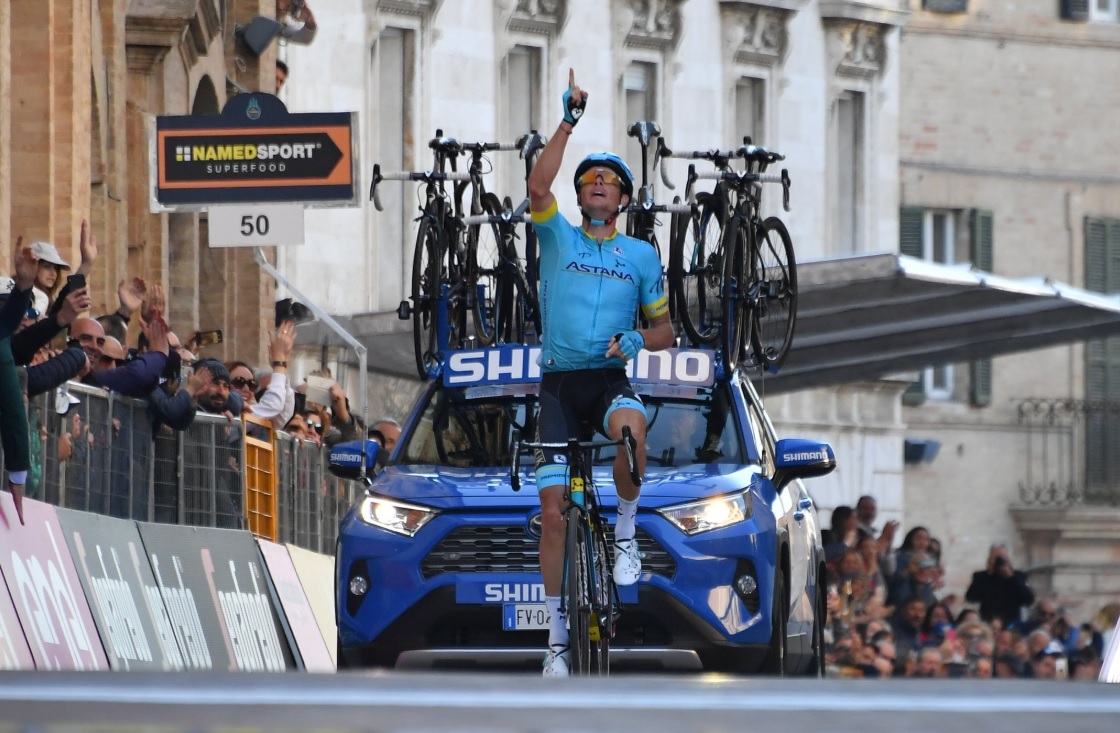 Tirreno – Adriatico 5. etapa: Po dlhom úniku si triumf na vrchole stúpania pripísal Jakob Fuglsang