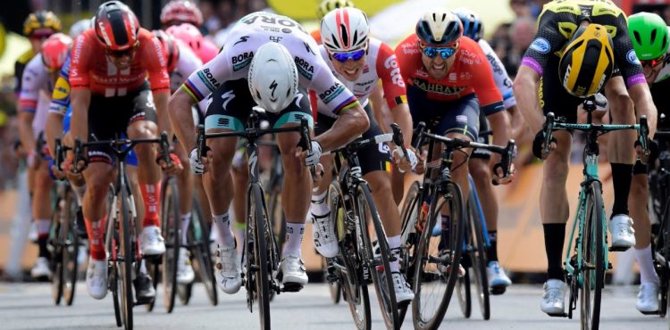 Tour de France 1. etapa: Fenomenálny Peter Sagan v tesnom špurte na výbornom druhom mieste